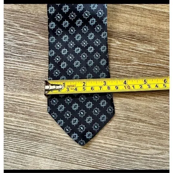 Christian Dior vintage navy silk tie - Picture 4 of 11